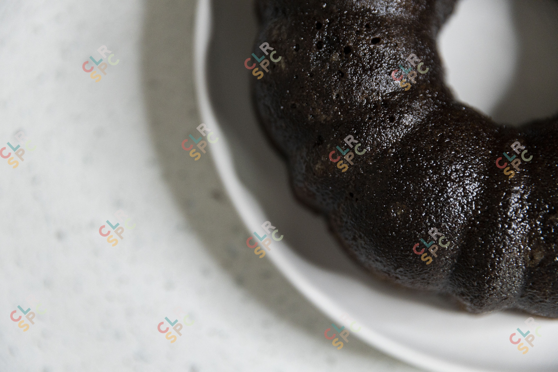 Coating a chocolate cake