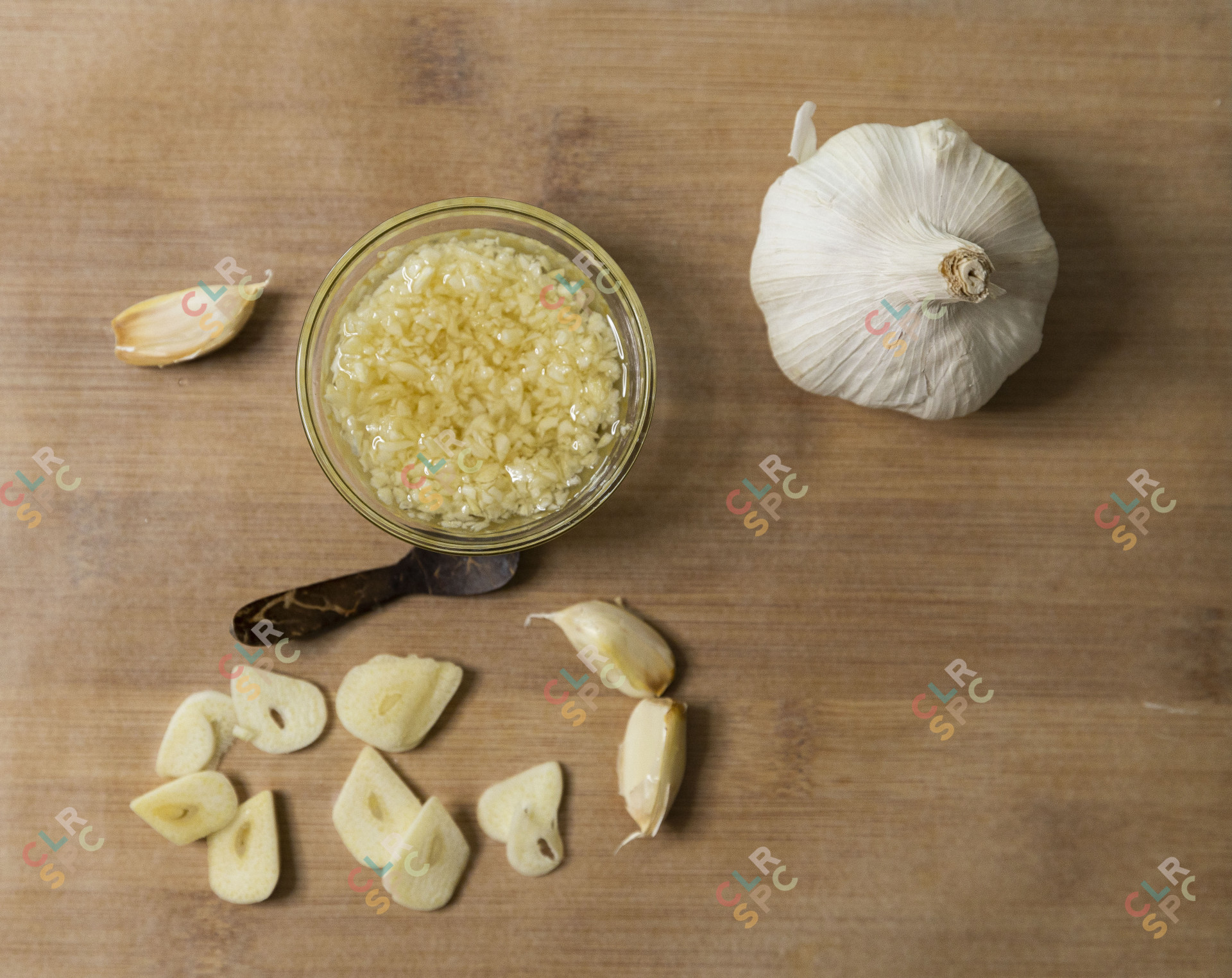 Raw garlic for cooking