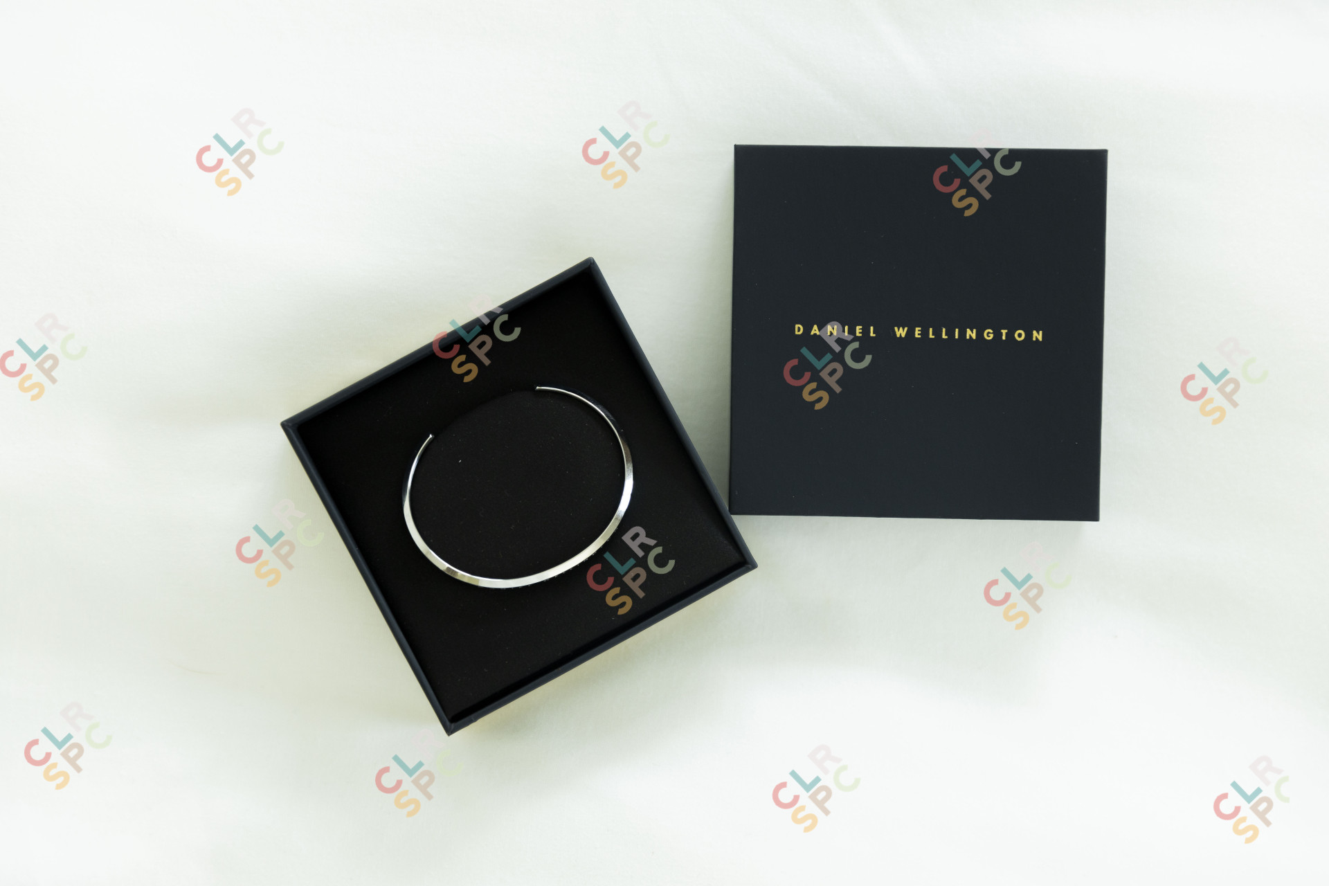 Daniel Wellington bracelet in a black gift case