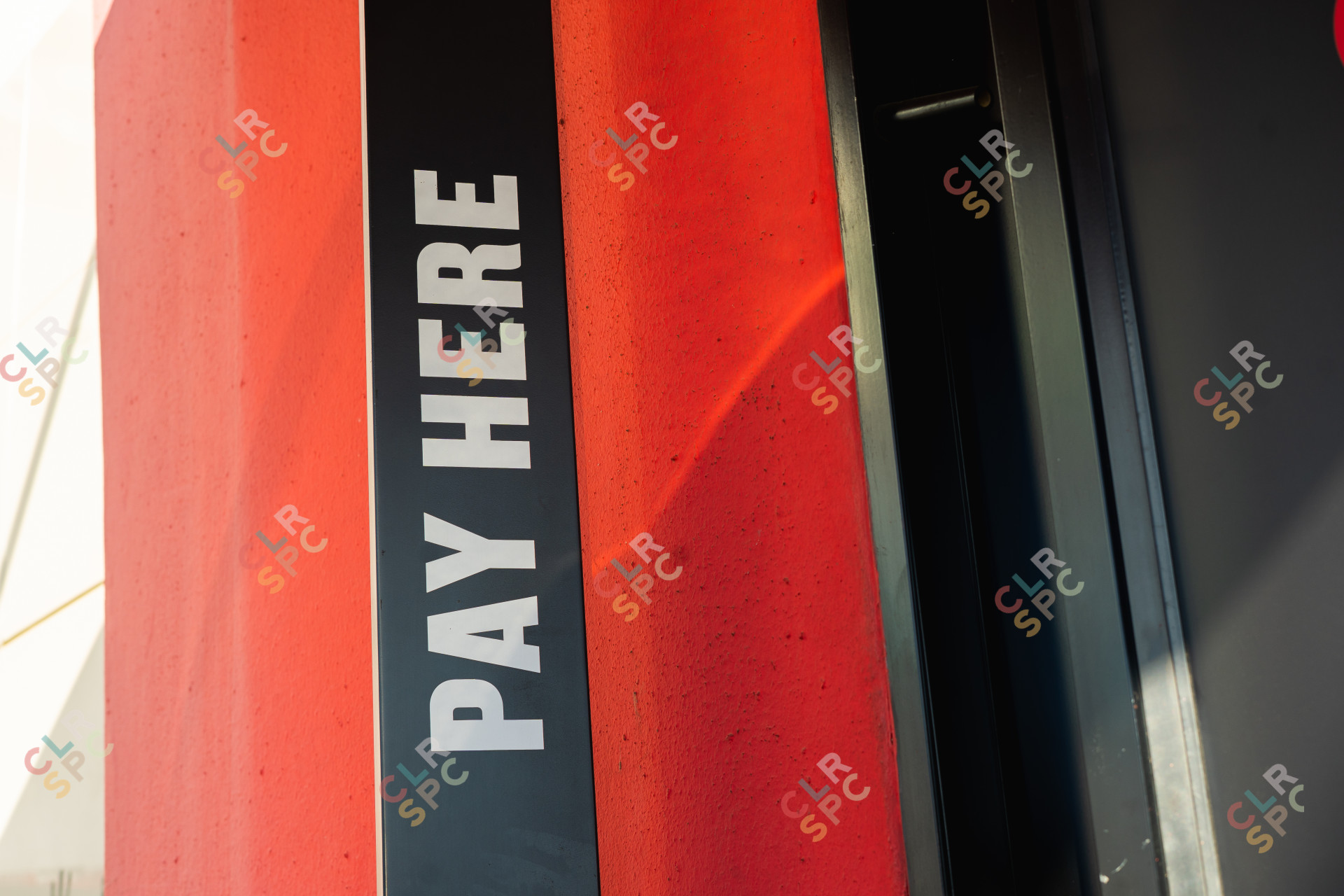 Pay here sign from fast food restaurant