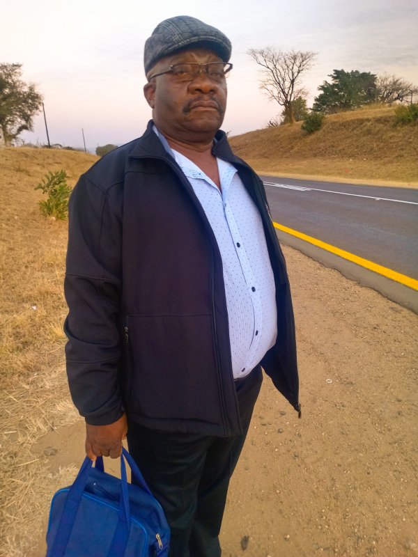 THE OLD MAN WHO IS WAITING FOR THE BUS